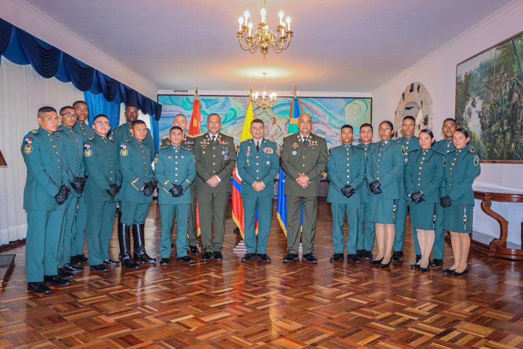 El Director General de Senafront Panamá visitó las instalaciones de la Escuela Militar de Cadetes General José María Córdova