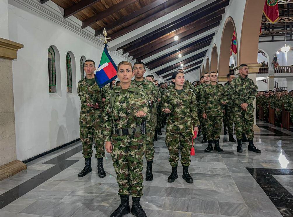 Primera mujer comandante de compañía de la Escuela Militar de Cadetes
