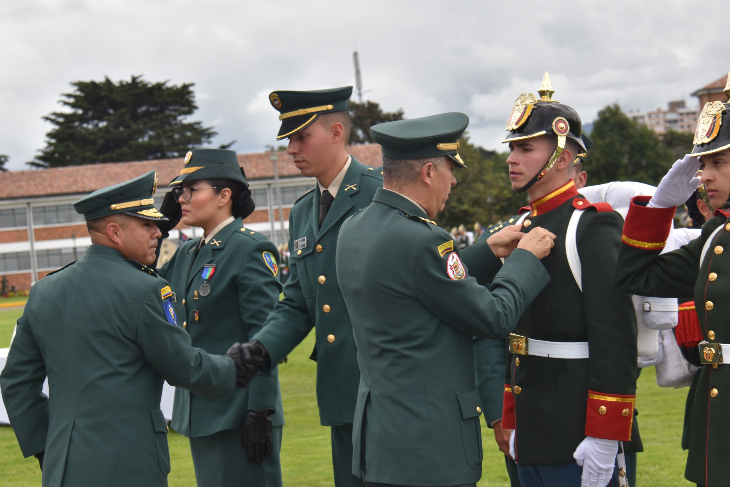 185 cadetes de la Escuela Militar de Oficiales ascienden al grado de alférez