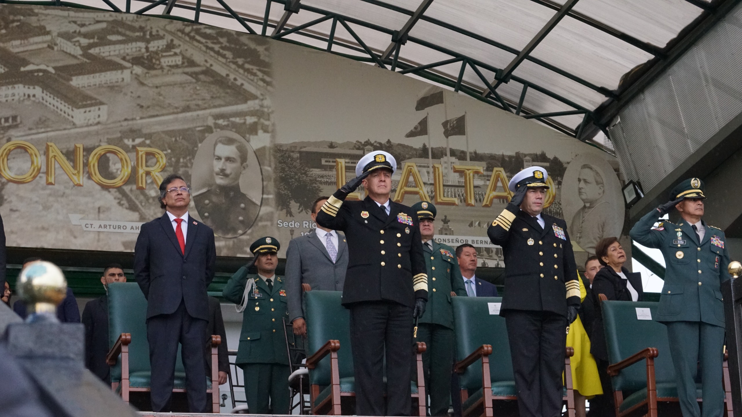 El Ejército Nacional tiene 302 nuevos subtenientes que fortalecerán la defensa del país