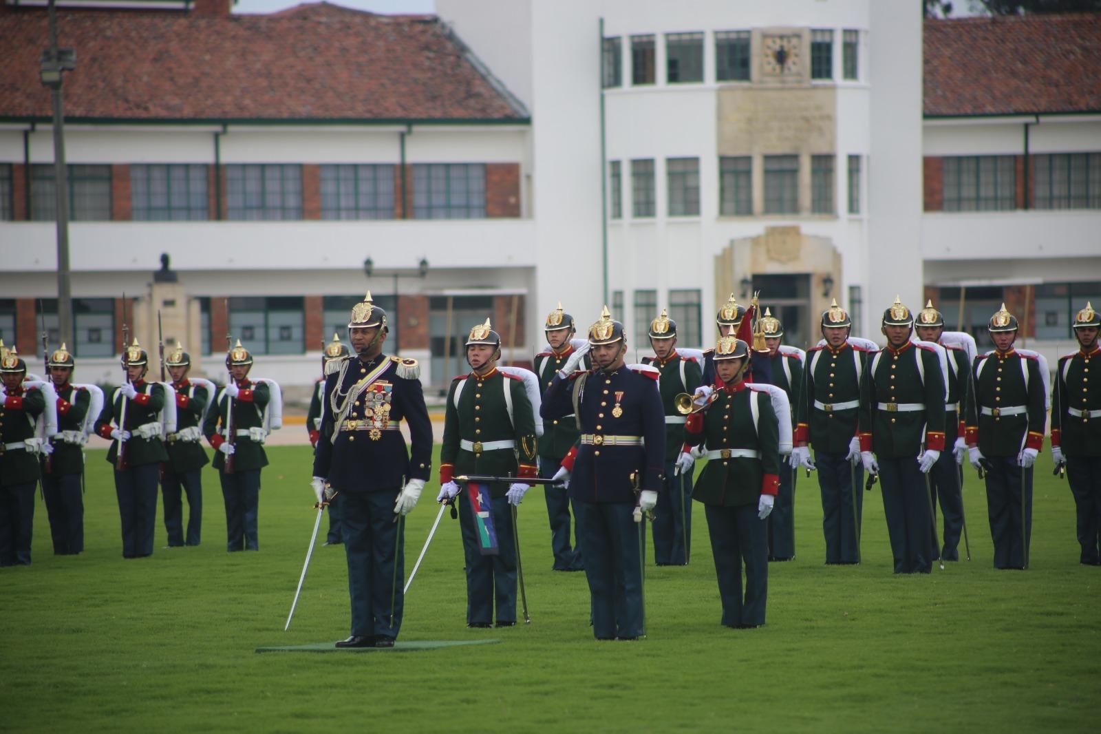 La Escuela Militar de Cadetes recibe a la Compañía Córdova, futuros oficiales del Ejército Nacional. 